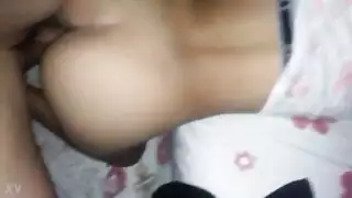 مضيفة طائرة خائنة تحصل على قذف شرجي