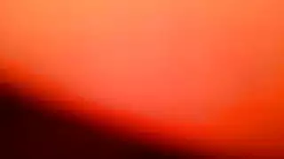 شقراء مكتنزة تلهث بينما يتقطر القضيب سائلاً مذي