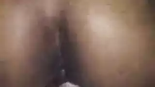 عاهرة أشقر متمتعة تنكح في جماعي صارم