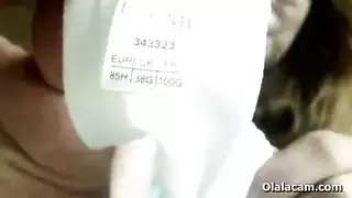 بنت تحلب بزازها في صحن وتسقيها لحبيبها