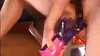 يابانيات سمراوات بملابس طبعة الحيوان تمارسن السحاق الخشن