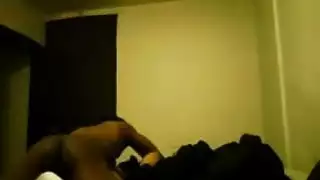 تفاوض على السعر وهي راكعة، تمص من أجل صفقة أفضل