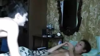 شاب صغير مع حبيبته