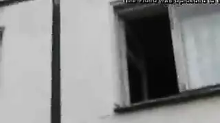 التعري جعلها شديدة الإثارة فأرادت أفلامًا إباحية الآن