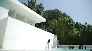 شابان يمارسان الجنس بعنف مع سمراء شديدة الإثارة
