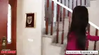 كس وبزاز الام الولد الصغير
