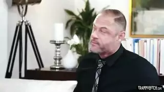 الزنجي القبيح والبيضاء