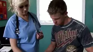 الطبيبه النفسيه تعالج بنت