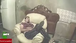 يهيج على طياز كبيره أمها وهي نيما