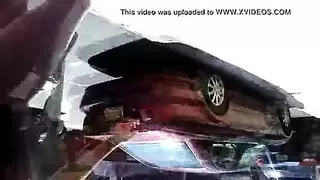 لاتينا سمراء تتباهى بفرجها المبلل