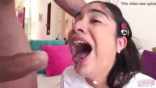 قضيب لاتيني ضخم يملأه بالكامل