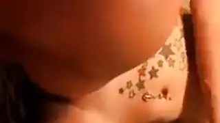 اختان يطلبان من اخيهم المساعد في لواجب المدرسي