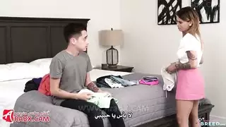 حاجات قليلة الادب والرجل يخلع البنت البس كله