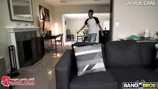الابن يستغل غياب الاب وينيك الام سكس مترجم