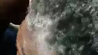 فم ممتلئ بالقضيب وفعل اللسان
