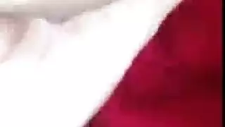 الطبيبة تعالج الزوجة