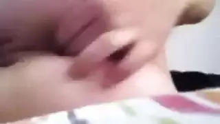 متلصصة صغيرة تم أخذها من قبل مجموعة لجنس جماعي قاس