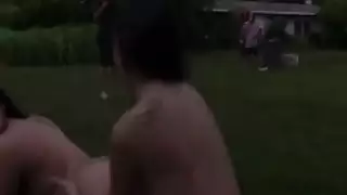 شريط جنس عنيف: قضيب الزوجين الشابين يضرب وأبيات جنسية