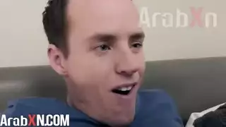 ام تسخن ابنها وهو نايم مترجم
