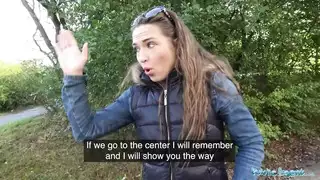 شقراء مص الديك في الغابة
