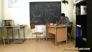 مولعة بالأستاذ: درس إباحي لتلميذة