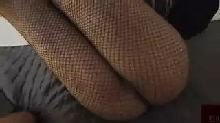 الفتاة الصغيرة نيكول تحصل على كسها الضيق يُعمل حتى تفرغ