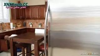 زوجة هاوية تبتلع حمولة السباك فيديو إباحي كامل