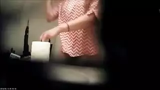 كاميرا تجسس في حمام مراهقة فيلم إباحي تجسسي صريح