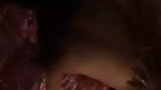 أم مثيرة تدرب الثور على جلسة جنس مكثفة مع عذراء