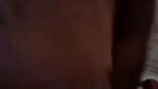مشهد مصري صريح: زوجة البواب تأخذ عضواً كبيراً