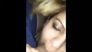 اكبر زب تحطو بطيزها وكسها