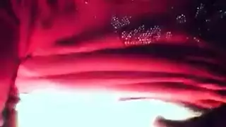 جميلة صينية تعطي عامل التوصيل إكرامية خاصة بفمها