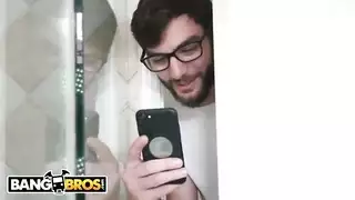 ولد ينيك امه وهى نائم