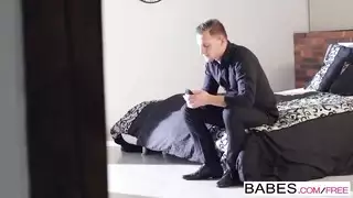 من القبلات الرقيقة إلى جنس إباحي جماعي جامح ومذهل
