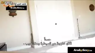 أخ ينيك اختة النائمة في طيزها