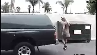 التبول شقراء مفلس مع يد الياقوت