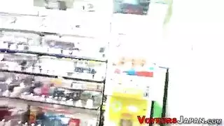 حركة قضيب كاملة في هذا المشهد الآسيوي المنفرد