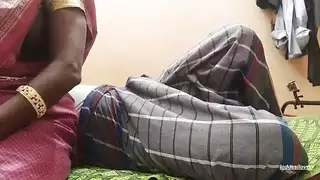 عذراء مراهقة تفقد عذريتها بقضيب صديقها الكبير