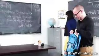 هندي في مدارس