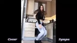 موسم إباحي صريح يئن بروحه من أجل امرأة ناضجة