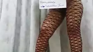 جمال عربي غريب يأخذ عدة قذفات على وجهها