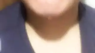 فتاة عربية ساخنة تأخذ قضيبًا كبيرًا بعمق