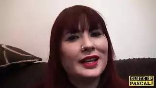 إباحي xxx أشقر الشعر: إزالة الملابس الداخلية الوردية للجماع