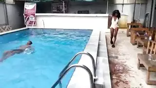 أنقذني من الماء، فمنحته أكثر ممارسة جنسية مبللة في حياته