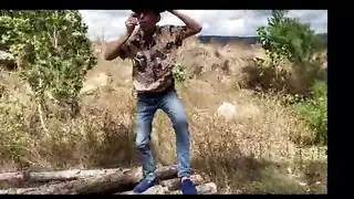 راقصة في خوذة تمارس الجنس مع جبهة مورو ألينا تومانوفا في الفم الكثير من الكلمات اليومية