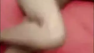 حبيبة عربية ساخنة تخدم القضيب بفمها وتحصل على تدليك مهبلي قوي