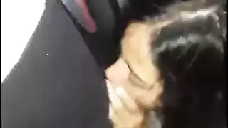 وجدت عاهرة مستعدة في السوق للجماع العميق