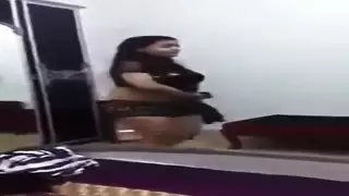 خيال الجنس المزدوج مع حلوة باللبس الأحمر وأصدقائها