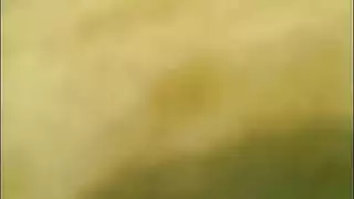 فتاة عربية صغيرة تمارس مص عميق وركوب محترف