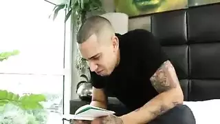 نزوة إلكترونية للشاب الوسيم: إدخال وتشغيل إباحي